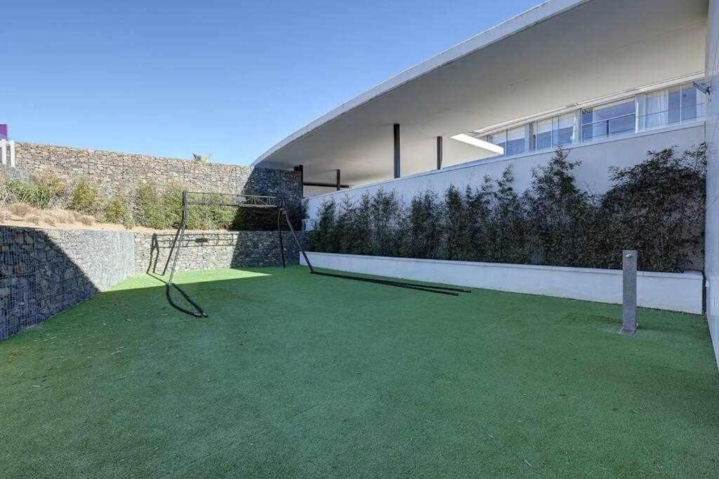 Edge Luxury Beachfront 3br, 3 Pools, Spa, Gym * Estepona
