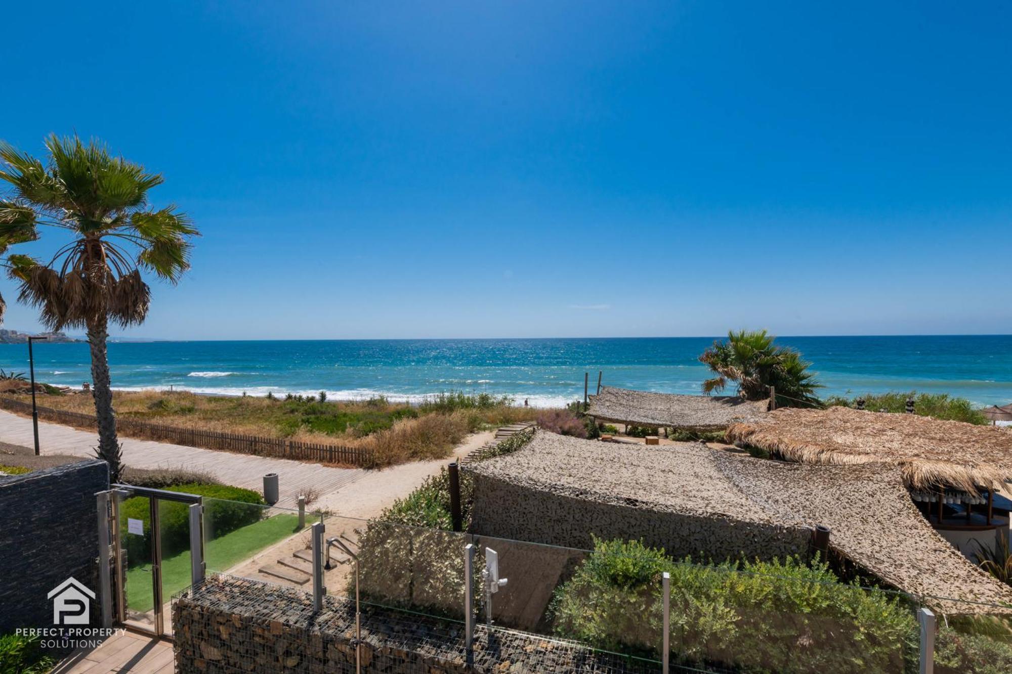 Edge Luxury Beachfront 3br, 3 Pools, Spa, Gym Apartamento Estepona