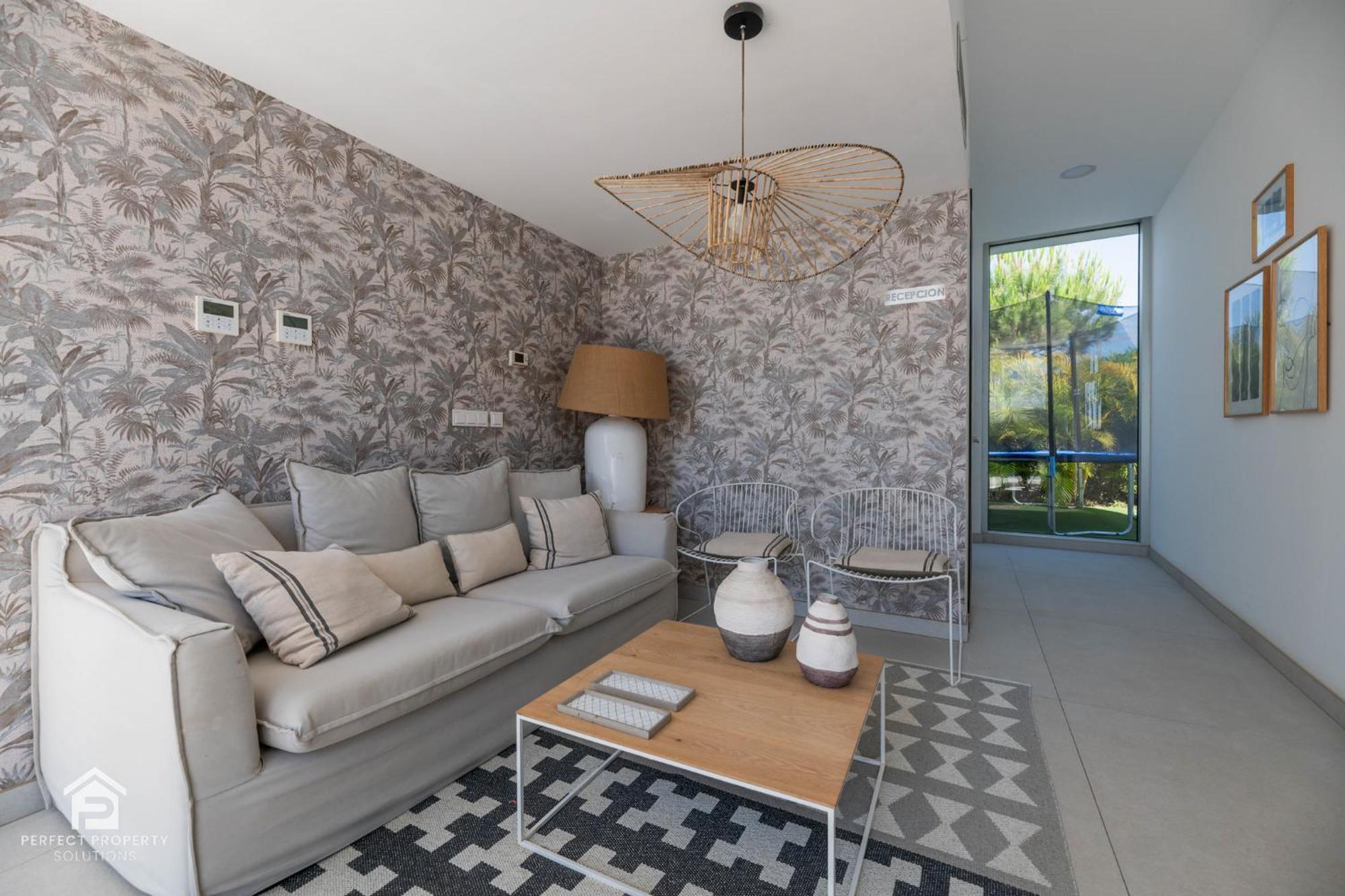 Edge Luxury Beachfront 3br, 3 Pools, Spa, Gym