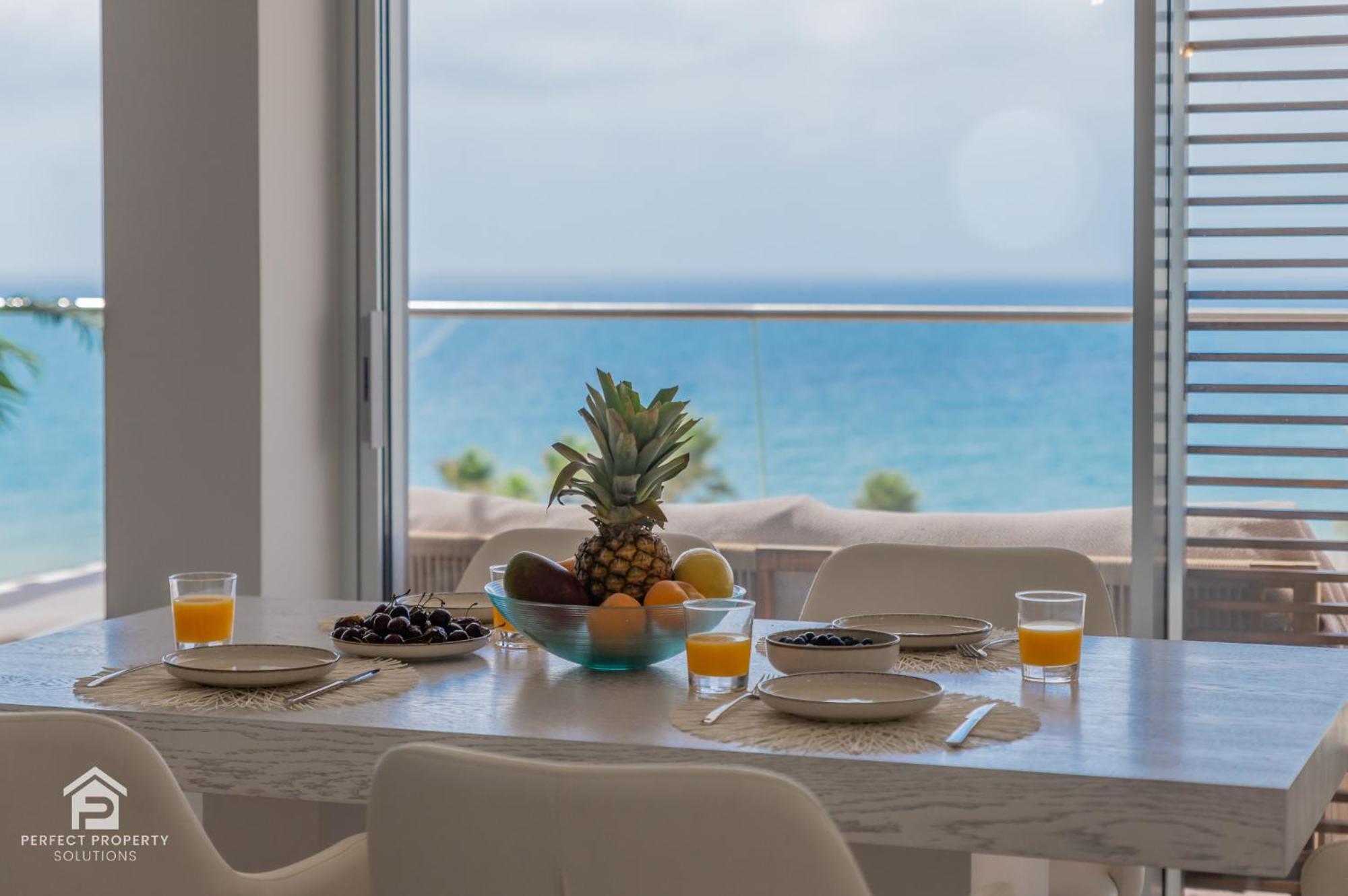 Edge Luxury Beachfront 3br, 3 Pools, Spa, Gym *