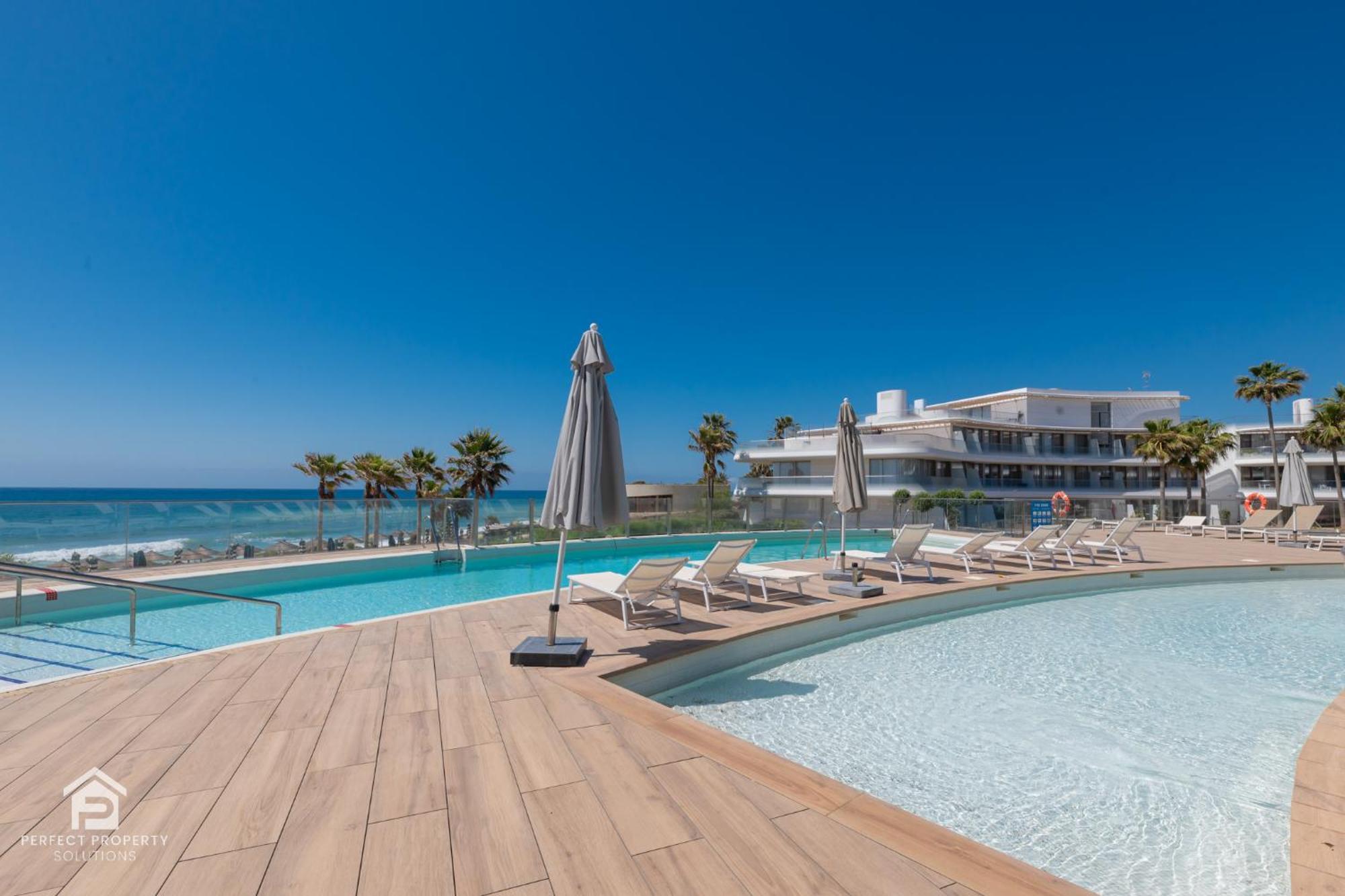 Edge Luxury Beachfront 3br, 3 Pools, Spa, Gym Apartamento